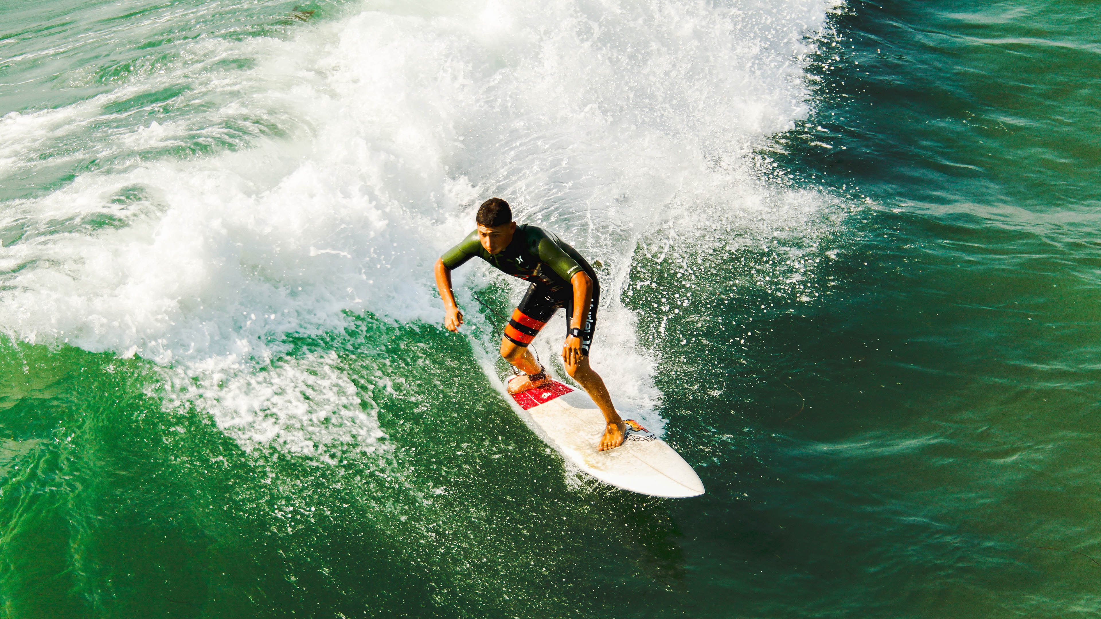 “世界游泳锦标赛：2025新加坡赛场泳池掀起速度与优雅的碰撞”